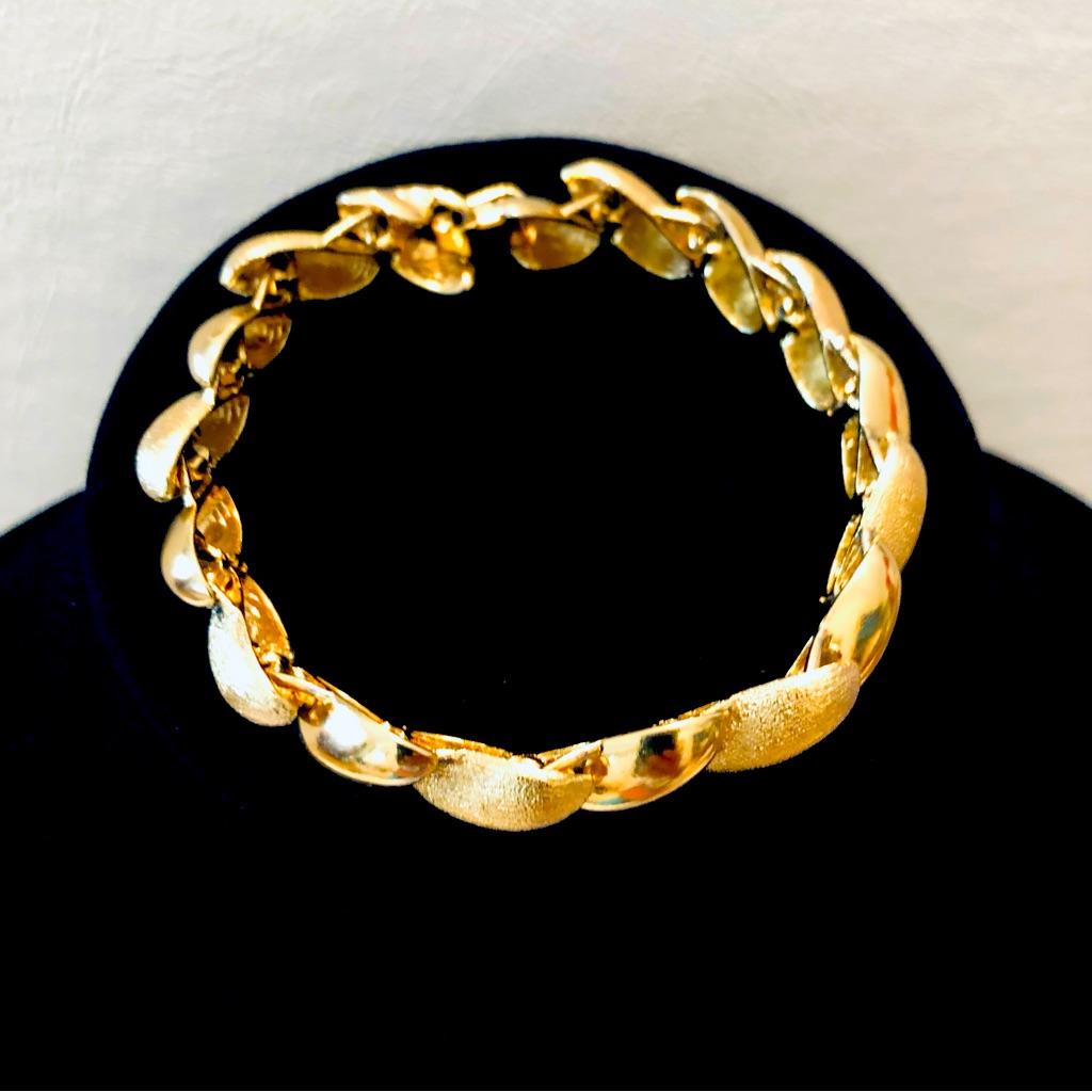 Gold Plated Leaf Bracelet 9 Inches Long 20$